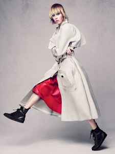 edie_vogue_china_dec15_imagebam_photocouture-show_4.thumb.jpg.01142eb8de8cfd217206803c000118a2.jpg
