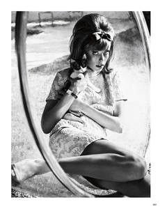 edie_vogue_germany_mar13_imagebam_11.thumb.jpg.8ed0cf3a8fb8ce328057e6dca7f47761.jpg