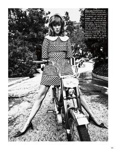 edie_vogue_germany_mar13_imagebam_3.thumb.jpg.401a484e66bf79b6d405142143ad716a.jpg