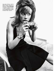 edie_vogue_germany_mar13_imagebam_4.thumb.jpg.bf0bf1650484a28cc8bcb6534f72dad7.jpg