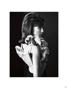 edie_vogue_germany_mar13_imagebam_5.thumb.jpg.535e64ac2269f45d7293db5ff98630a3.jpg