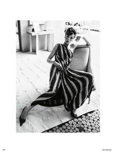 edie_vogue_germany_mar13_imagebam_8.thumb.jpg.108be030b447a8801e791a8ee9661eeb.jpg