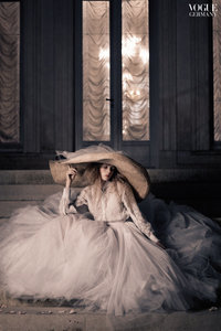 edie_vogue_germany_may15_imgbox_tfs_6.thumb.jpeg.2f251bf486808f4a2c20ec9be770371e.jpeg