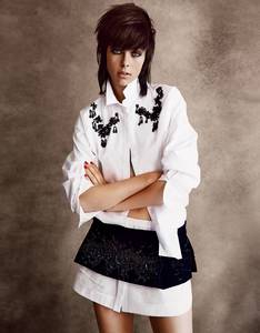 edie_vogue_japan_feb14_imgbox_reccalee_1.thumb.jpeg.78d9f09cf99bedc2ac138b931ea8de4e.jpeg