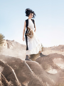 edie_vogue_mar14_imgbox_vogue_9.thumb.jpeg.b2f943ddb6935dd553c3e5a415d16d95.jpeg
