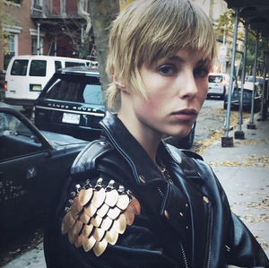 edie_vogue_paris_feb16_understated_leather.thumb.jpg.9a8c9f8f165d771ae58109be9075a295.jpg