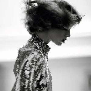 edie_vogue_paris_mar16_imagebam_photocouture-show_11.thumb.jpg.30c71cfc643415edb927465755dc300b.jpg