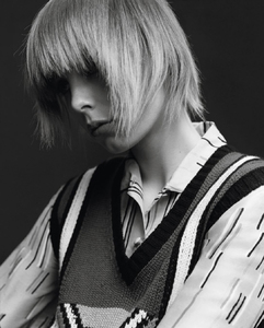 edie_vogue_paris_mar16_imagebam_photocouture-show_3.thumb.jpg.b4b8bdb50dfc753870363d3aae266692.jpg