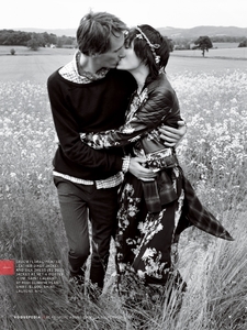 edie_vogue_sep13_imgbox_vogue_1.thumb.jpeg.1bf705d382811d21b0221a8d670b85bf.jpeg