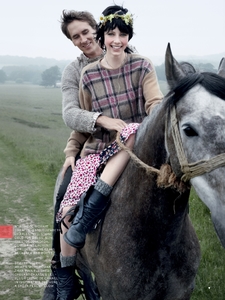 edie_vogue_sep13_imgbox_vogue_2.thumb.jpeg.1b74ab884876764b7d714434c197b238.jpeg