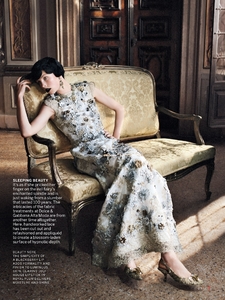 edie_vogue_sep13_imgbox_vogue_8.thumb.jpeg.0f9d4b5488e20e6c09b88bce314ded4f.jpeg