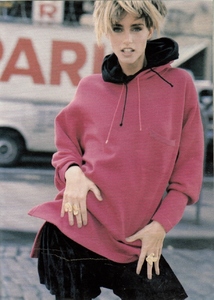 elle_fr_17_sept_1990_3.thumb.jpg.71c1f4a3a4493d2174f141e940c1b7e9.jpg