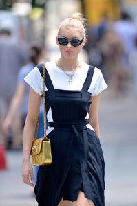 elsa-hosk-out-and-about-in-new-york-06-12-2017_4.jpg