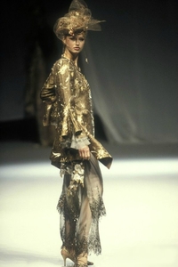 emanuel-ungaro-hc-ss-1994-2.thumb.jpg.ba76cd2ffd4c9cc389f81d01dce7b425.jpg