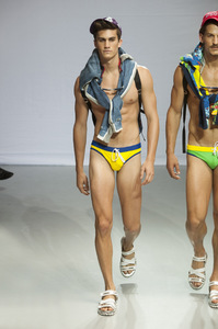 frankie-morello-mens-spring-summer-2014-mfw15.thumb.jpg.0b8ab433cb62889e02540ca10a0037d8.jpg