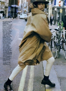 french_elle_23oct1989_14.thumb.jpg.aed2c764133b76f75ecf8edb57e63559.jpg