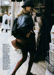 french_elle_23oct1989_9.thumb.jpg.69380628ad12baf089f72925e9207f97.jpg