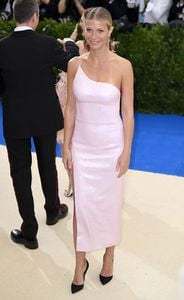 gwyneth-paltrow-at-met-gala-in-new-york-05-01-2017-18.jpg