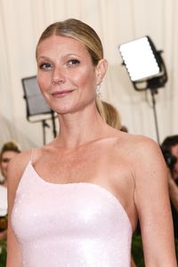 gwyneth-paltrow-at-met-gala-in-new-york-05-01-2017-9.jpg