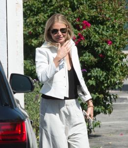 gwyneth-paltrow-casual-style-out-in-los-angeles-05-19-2017-2.jpg