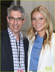 gwyneth-paltrow-explains-how-she-balances-goop-acting-01.jpg