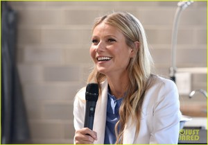 gwyneth-paltrow-explains-how-she-balances-goop-acting-03.jpg