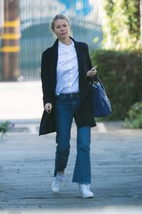 gwyneth-paltrow-out-in-los-angeles-2-24-2017-1.jpg