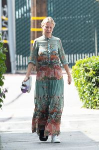 gwyneth-paltrow-walking-with-a-soft-cast-on-her-right-leg-in-la-05-26-2017-2.jpg