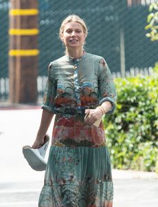 gwyneth-paltrow-walking-with-a-soft-cast-on-her-right-leg-in-la-05-26-2017-6.jpg