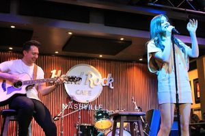 hailee-steinfeld-performs-live-river-on-the-rooftop-at-hard-rock-cafe-nashville-06-22-2017-8.jpg