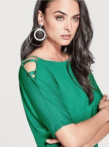 halenka-guess-by-marciano-cold-shoulder-top-zelena-4-1.jpg