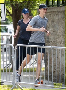 ivanka-trump-jared-kushner-run-dc-03.jpg