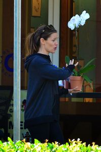 jennifer-garner-out-in-santa-monica-06-13-2017-5.jpg