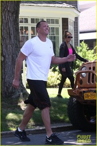 jennifer-lopez-alex-rodriguez-head-to-the-hamptons-03.jpg