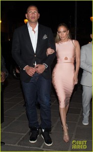 jennifer-lopez-alex-rodriguez-pda-paris-04.jpg