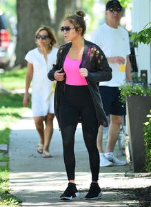 jennifer-lopez-and-alex-rodriguez-leaving-the-gym-in-the-hamptons-06-25-2017-5.jpg