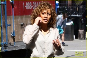 jennifer-lopez-gets-back-to-work-after-hamptons-weekend-02.jpg