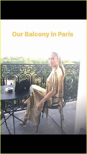 jennifer-lopez-reveals-personal-photos-from-paris-trip-05.jpg