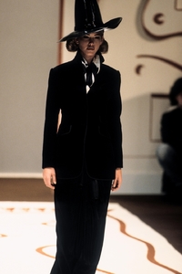 junko-shimada-fw-1995-3_phixr.thumb.jpg.bb44701f3fe8aa8cdff0a199b8dfb594.jpg