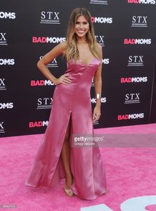 kara-del-toro-arrives-at-the-premiere-of-stx-entertainments-bad-moms-picture-id583631412.jpg