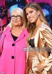 kara-del-toro-with-her-mom-arrive-at-the-los-angeles-premiere-of-amcs-picture-id698965946.jpg