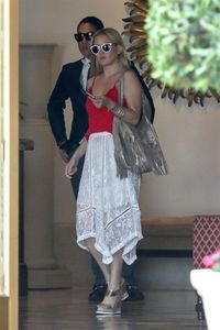 kate-hudson-montage-beverly-hills-hotel-06-26-2017-4.jpg