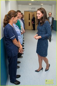 kate-middleton-visits-victims-of-london-bridge-attack-03.jpg