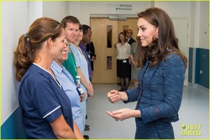 kate-middleton-visits-victims-of-london-bridge-attack-09.jpg