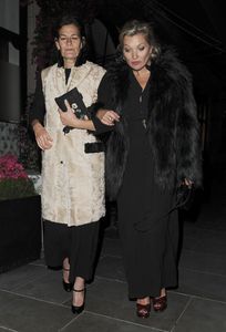 kate-moss-at-scotts-restaurant-in-mayfair-in-london-06-11-2017-1.jpg