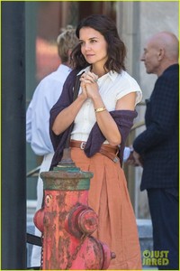 katie-holmes-and-patrick-stewart-start-filming-the-gift-02.jpg