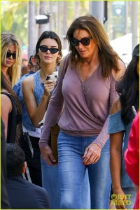 kendall-kylie-jenner-spend-fathers-day-at-car-show-with-caitlyn-05.jpg