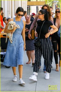 kendall-kylie-jenner-spend-fathers-day-at-car-show-with-caitlyn-12.jpg