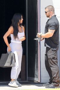 kim-kardashian-street-style-at-the-studio-in-la-06-16-2017-8.jpg