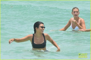 kourtney-kardashian-miami-beach-pictures-hailey-baldwin-19.jpg